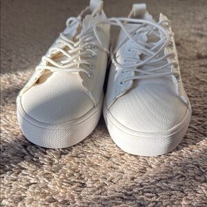 White Sneakers with Leather-Like Upper and Ventilated Toe Box